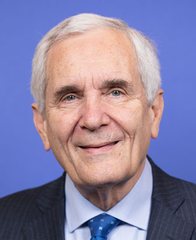 Portrait of Lloyd Doggett
