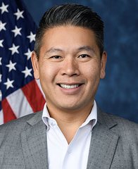 Portrait of Derek Tran