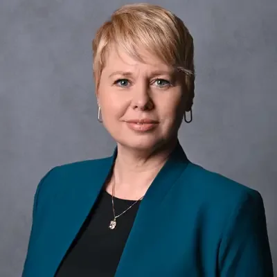 Portrait of Lynn Hammond